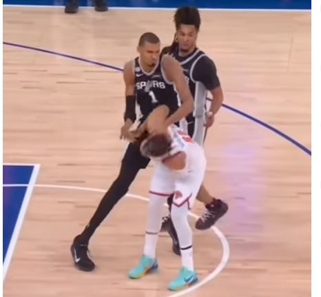Wembanyama shoves Brunson in Play-off Game 3